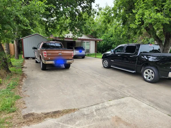 810 S Sherman St, Ennis, TX 75119