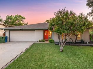 2504 Via Avenida, Carrollton, TX 75006