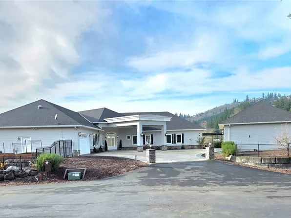 2567 Lewis River Road, Woodland, WA 98674