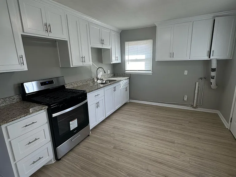 3519 Lometa Dr — Photo 2