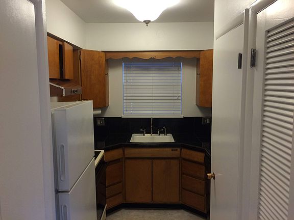 3rd image of 901 NW 22nd St APT B
