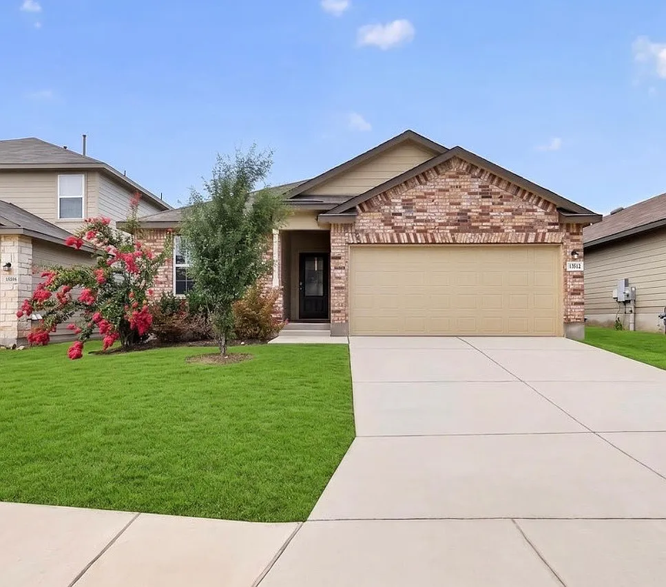 3 bed, 1442 sqft, $1,900 — Photo 1