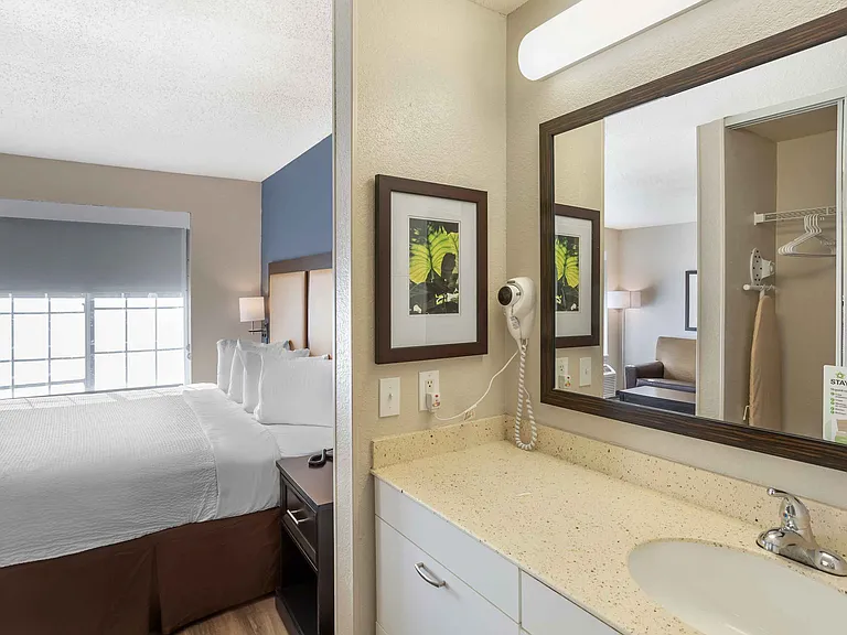 1 Bedroom Suite - 2 Full Beds