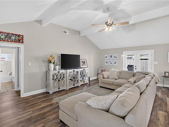 5th image of 1312 Chipley St