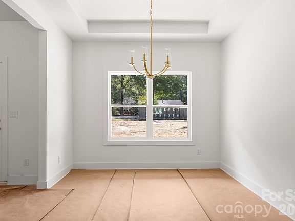5th image of 816 Winding Brook Rd