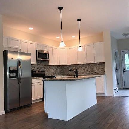 5th image of 65 Dorothy Ln