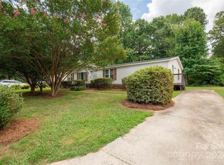 1062 Sentinal Oaks Dr, Clover, SC 29710