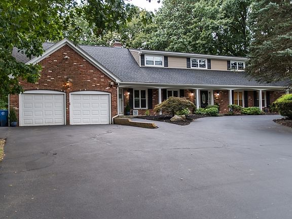2nd image of 35 Holly Hill Ln