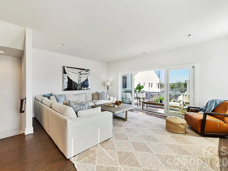 212 Wesser St — Photo 4