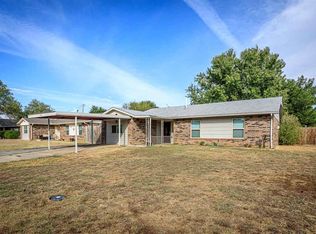 207 Deer Dr, Cache, OK 73527