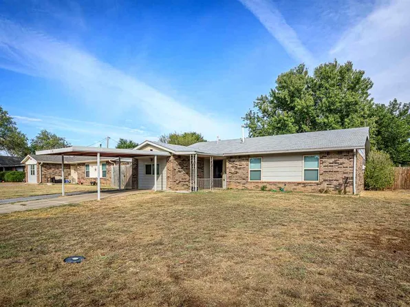 207 Deer Dr, Cache, OK 73527