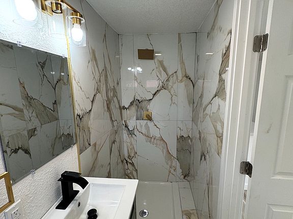 5th image of 1854 De Ovan Ave #1