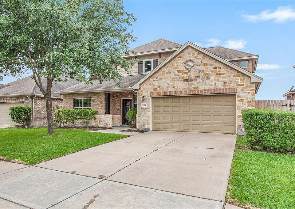This is a beautiful 1 1/2 story home on the 18 acre lake.