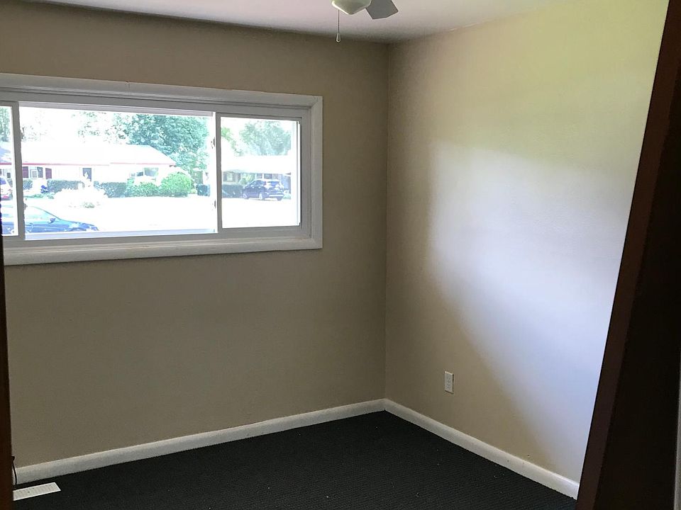 1st image of 3624 W Lincolnshire Blvd