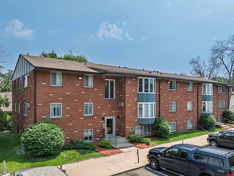 Richfield Square Apartments — Photo 16
