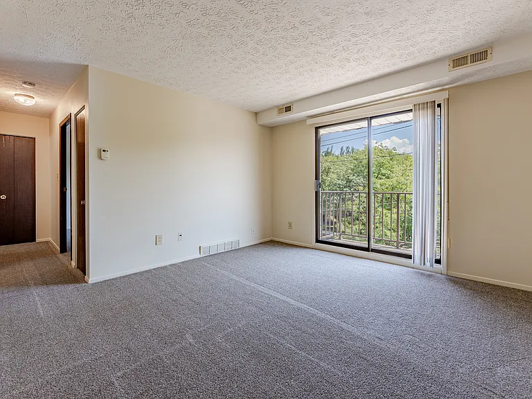 18001 Lakeshore Blvd #101 — Photo 3
