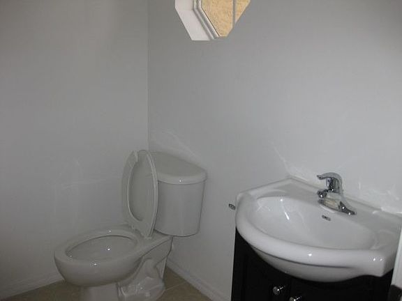 3rd image of 4250 SW Callicoe St