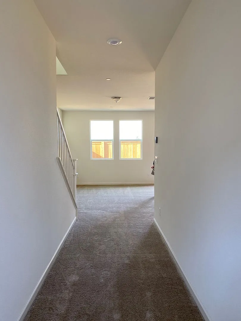 Located in Elk Grove, 3 bedroom, 2.5 bath — Photo 2