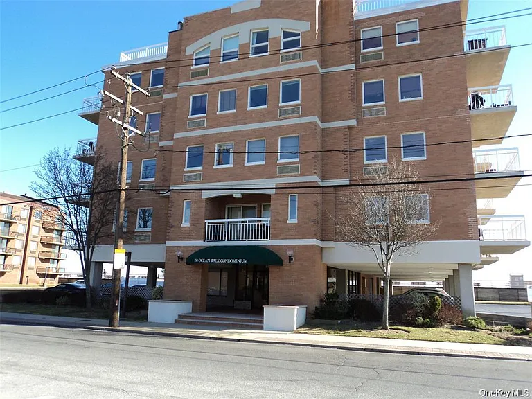780 W Broadway #2D — Photo 1