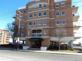 780 W Broadway APT 2D, Long Beach, NY 11561