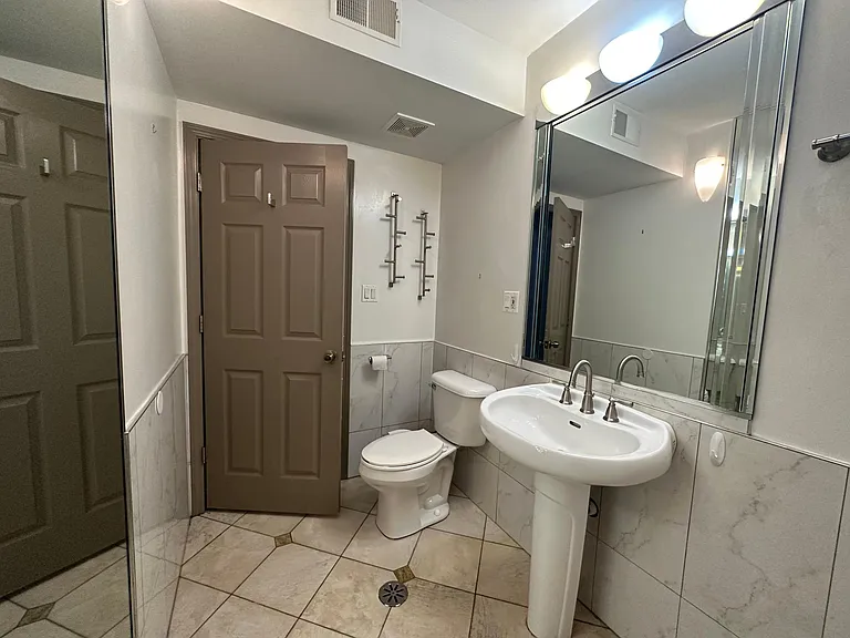 2106 N Albany Ave #GROUND LEVEL — Photo 12