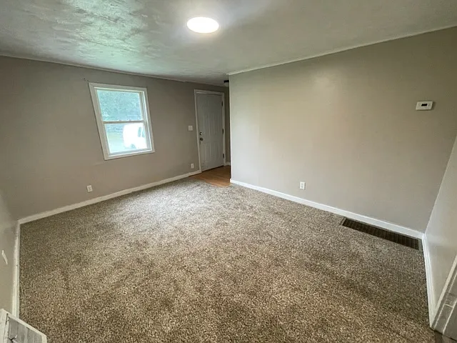 3 bed, 975 sqft, $1,100 — Photo 3