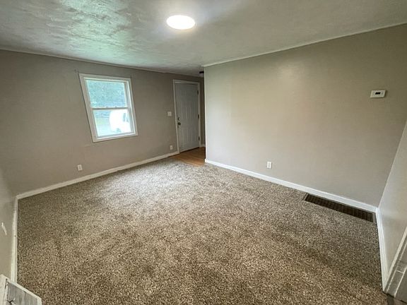 3rd image of 458 Fieldcrest Dr