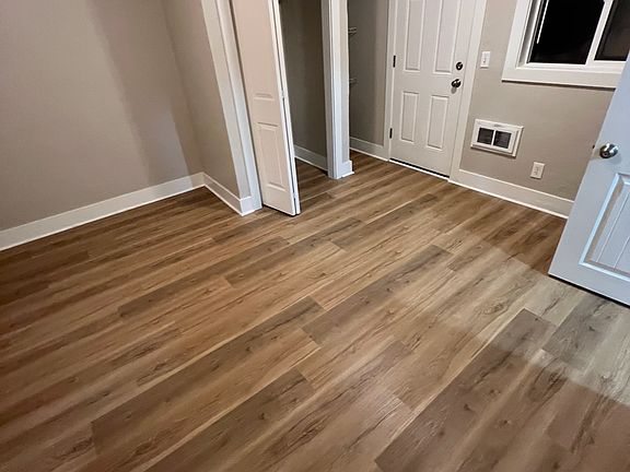 4th image of 423 3rd Ave SE #423