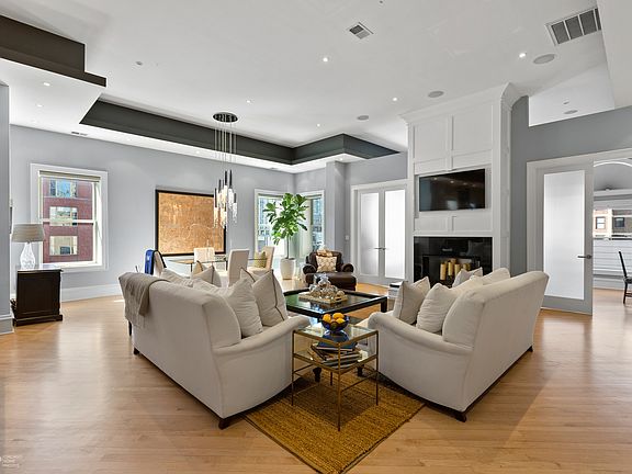 4th image of 319 W Erie St #Penthouse