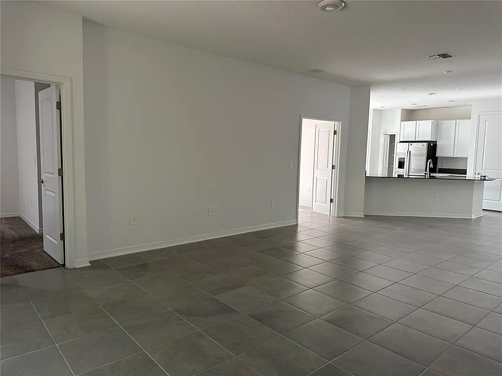 3 bed, 2.0 bath, 2115 sqft, $2,500 — Photo 4
