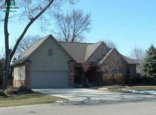 978 Highland Dr, Saint Clair, MI