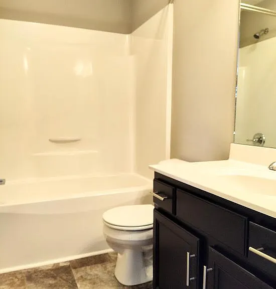 The upstairs full bathroom.