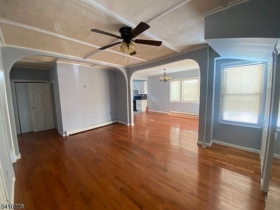 4th image of 17 Walnut Ter