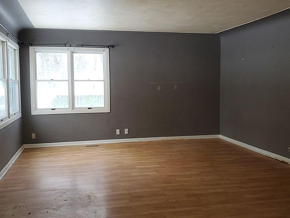 2nd image of 121 Cypress Dr