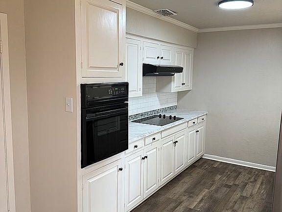 4th image of 604 Beverly St