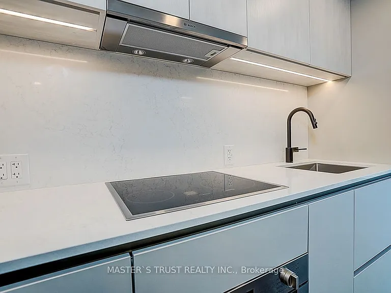 609 Sherbourne St #305 — Photo 8