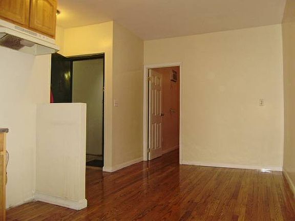 4th image of 1719 Lexington Ave APT 3