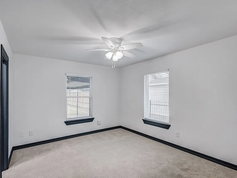 2540 Prichard Ln — Photo 12