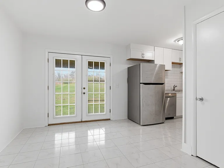 731 McPherson Dr — Photo 10