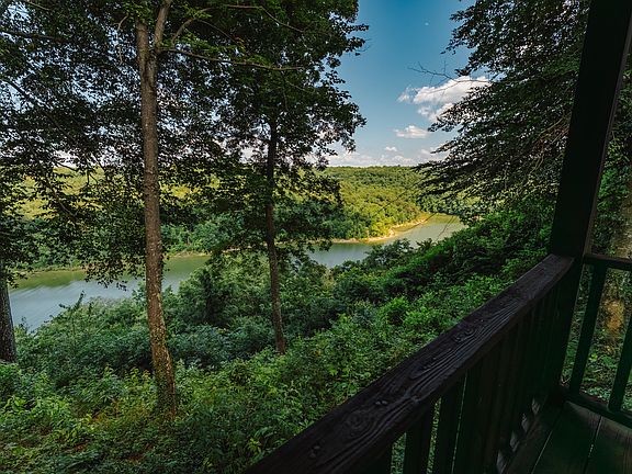 3rd image of 771 Cliffside Dr