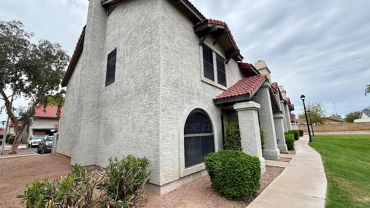 3 bed, 2.5 bath, 1430 sqft, $2,150 — Photo 2