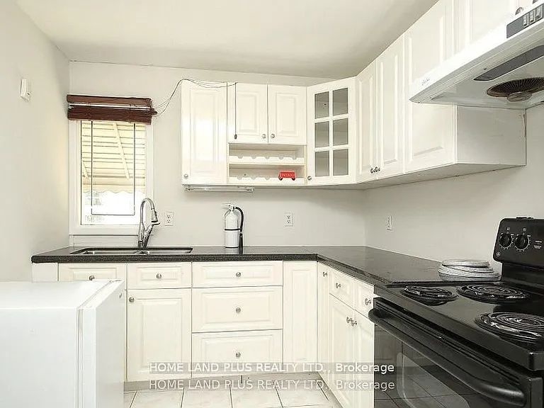 189 Maplehurst Ave #MAINFL — Photo 9
