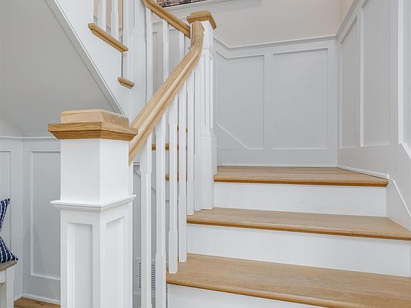 5th image of 1357 Asbury Ave #B
