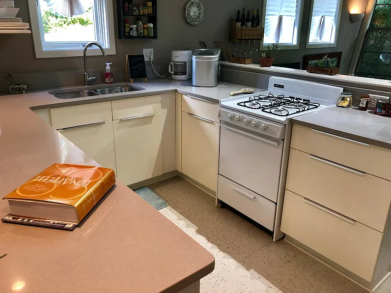 599 E Morningside Dr NE #1 — Photo 10