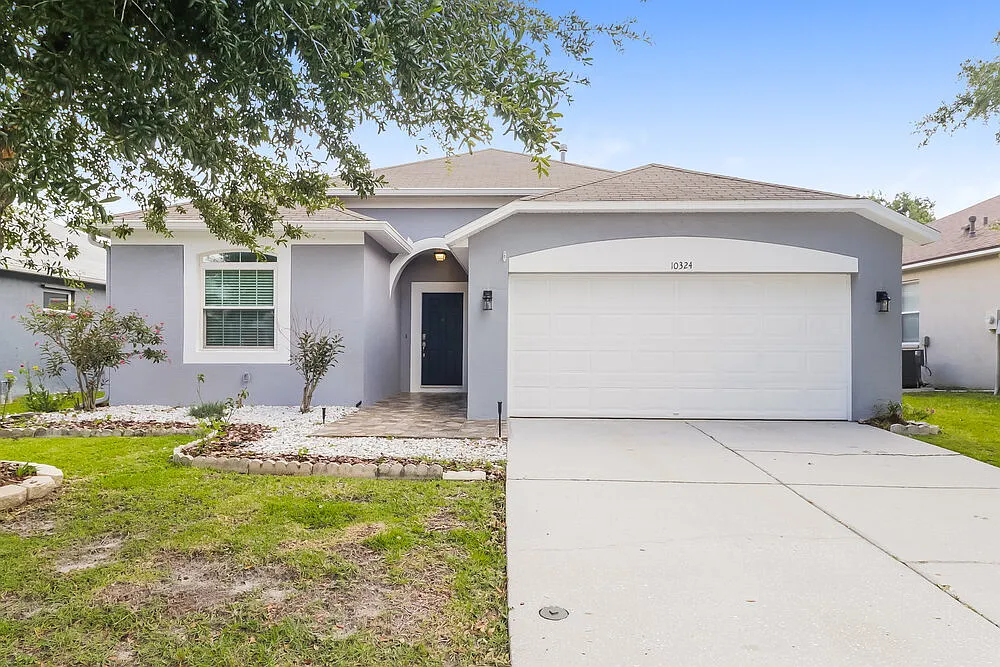 3 bed, 2.0 bath, 1330 sqft, $2,385 — Photo 1