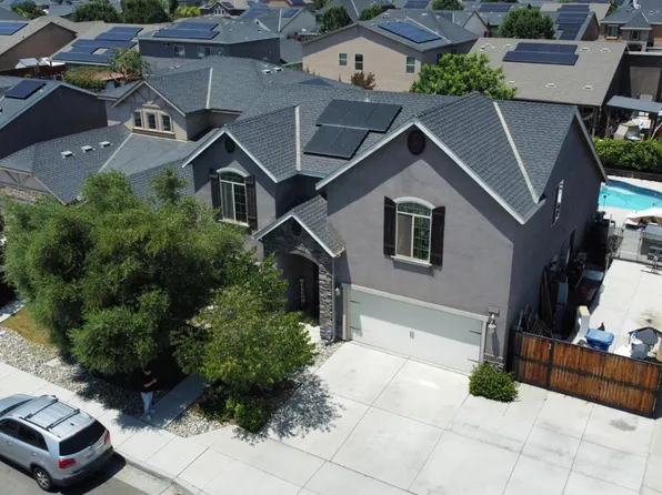 9206 Red Pine Dr, Shafter, CA 93263