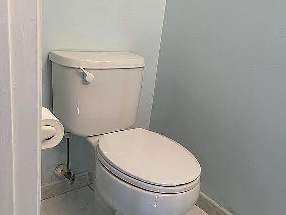 5th image of 221 Mallory Ct