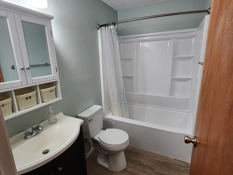 1054 Syracuse Ln — Photo 7