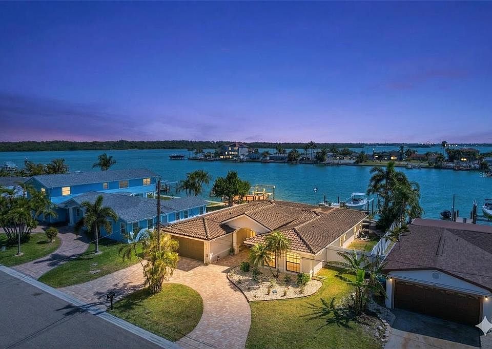 1st image of 565 Crystal Dr