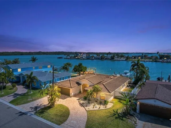 565 Crystal Dr, Madeira Beach, FL 33708